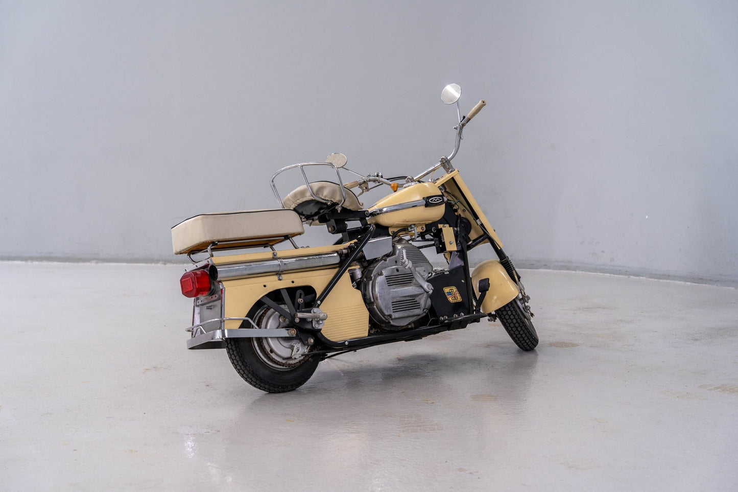 Stock #10473-1963 Cushman Super Silver Eagle