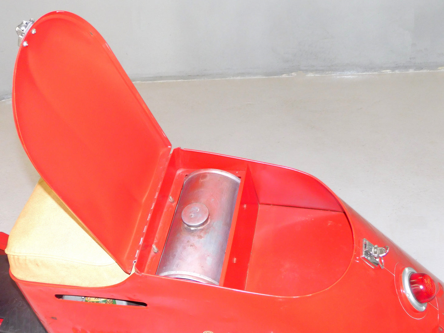STK 10291 1949 Cushman Model 64