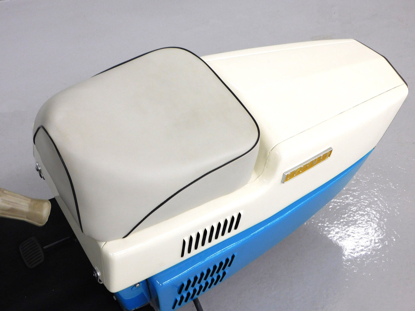 STK 10367  1961 Cushman Pacemaker