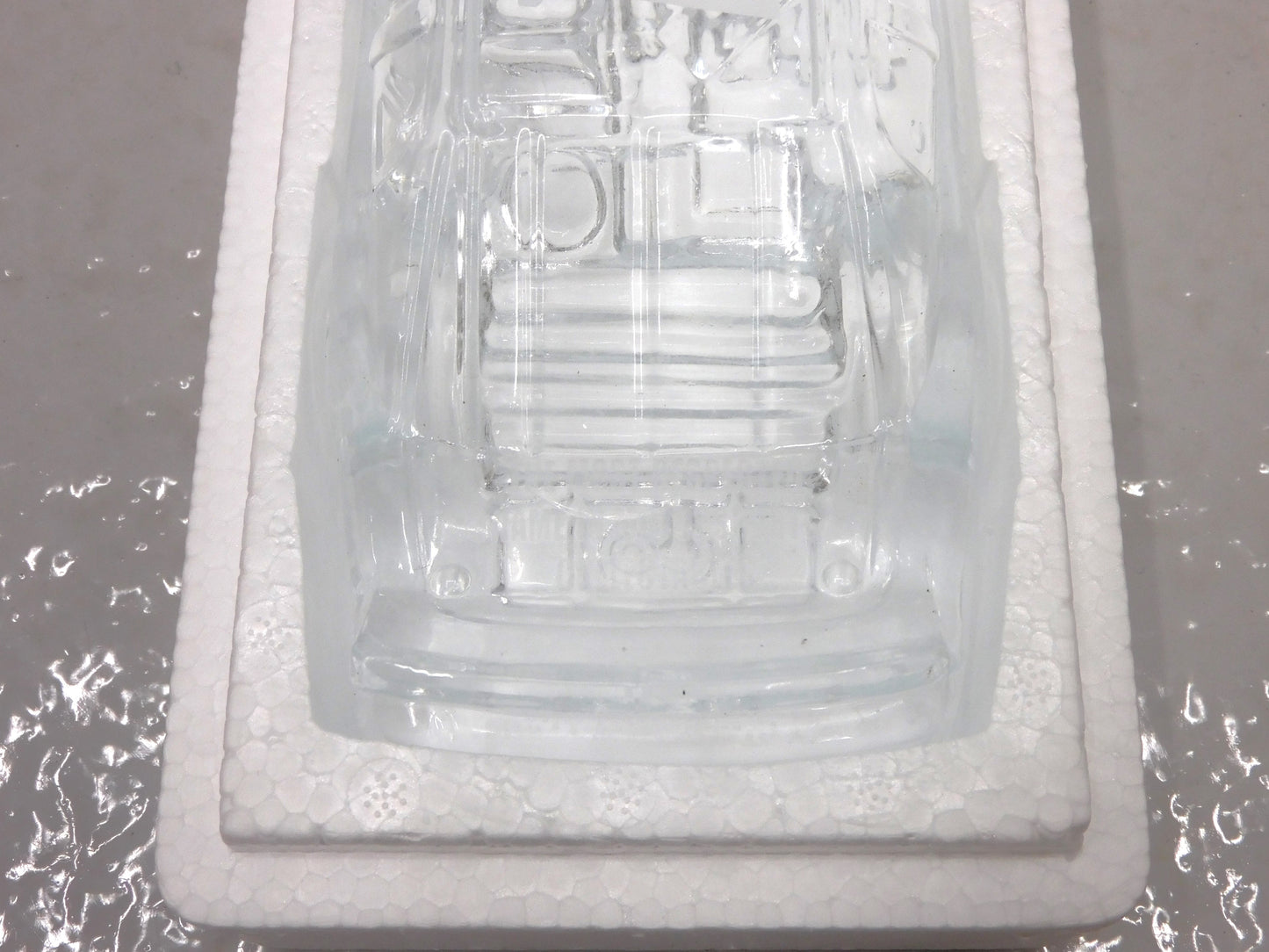 STK 10313  1998 Action Christmas Crystal Car