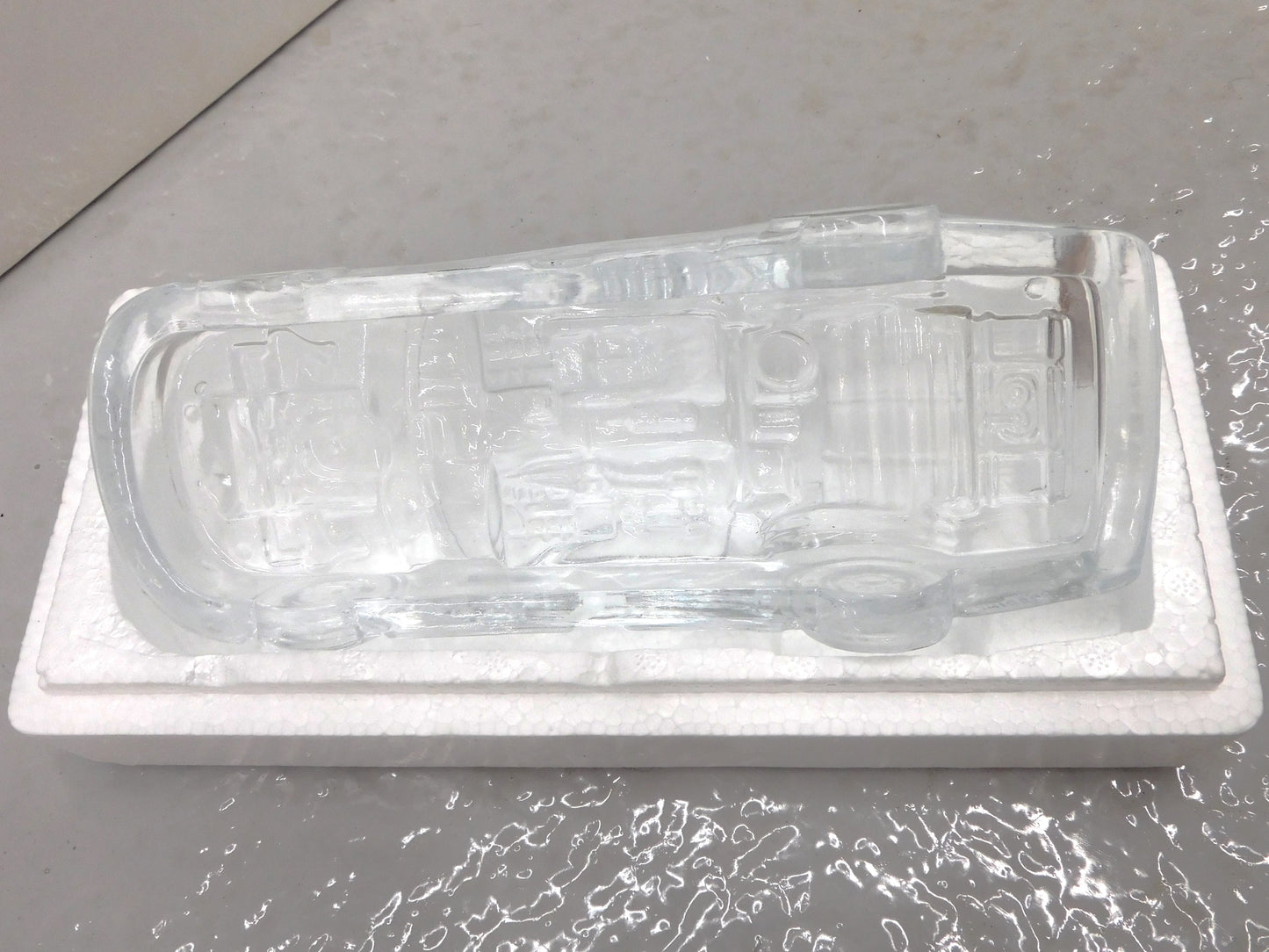 STK 10313  1998 Action Christmas Crystal Car