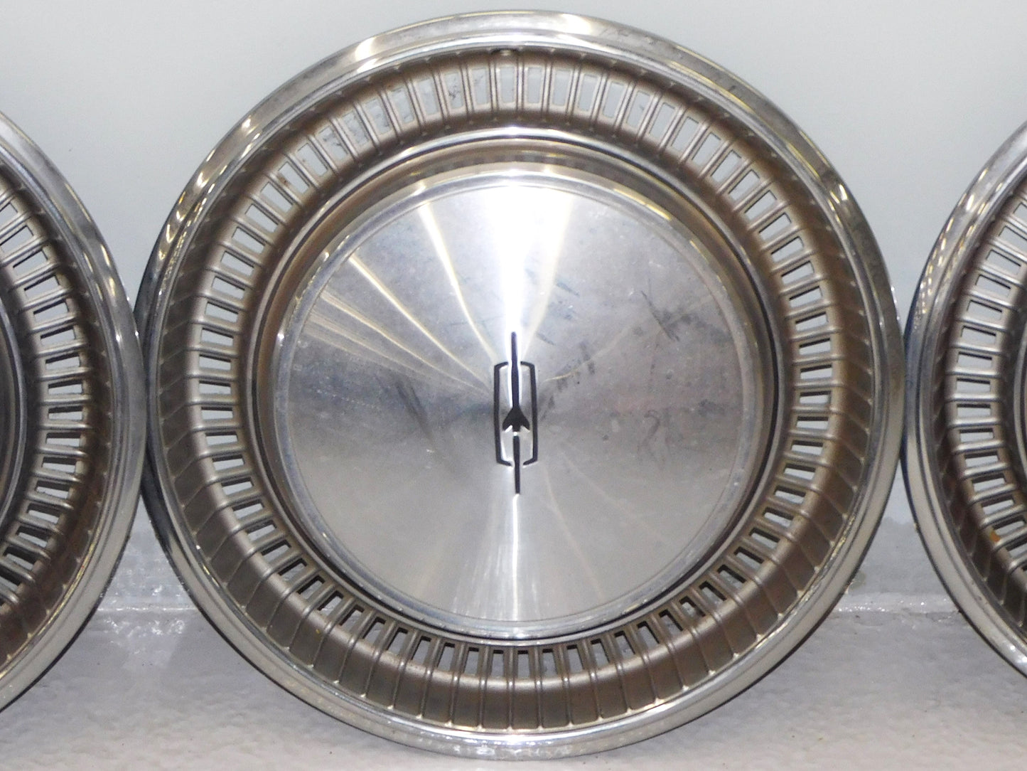 STK 10376 Set of 4 1970s Oldsmobile Hubcaps/Wheel Covers