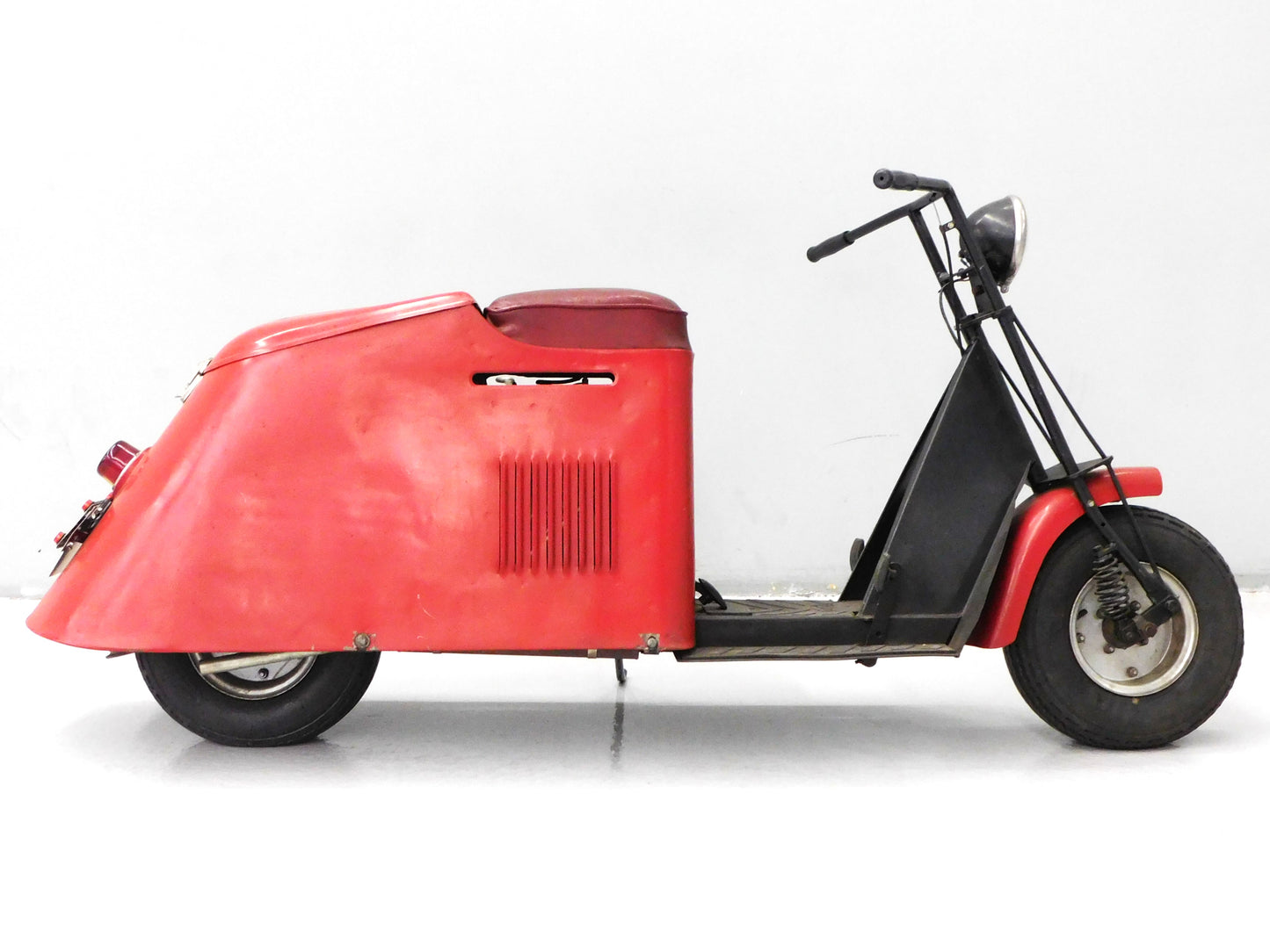 STK 10445  1952 Cushman Road King