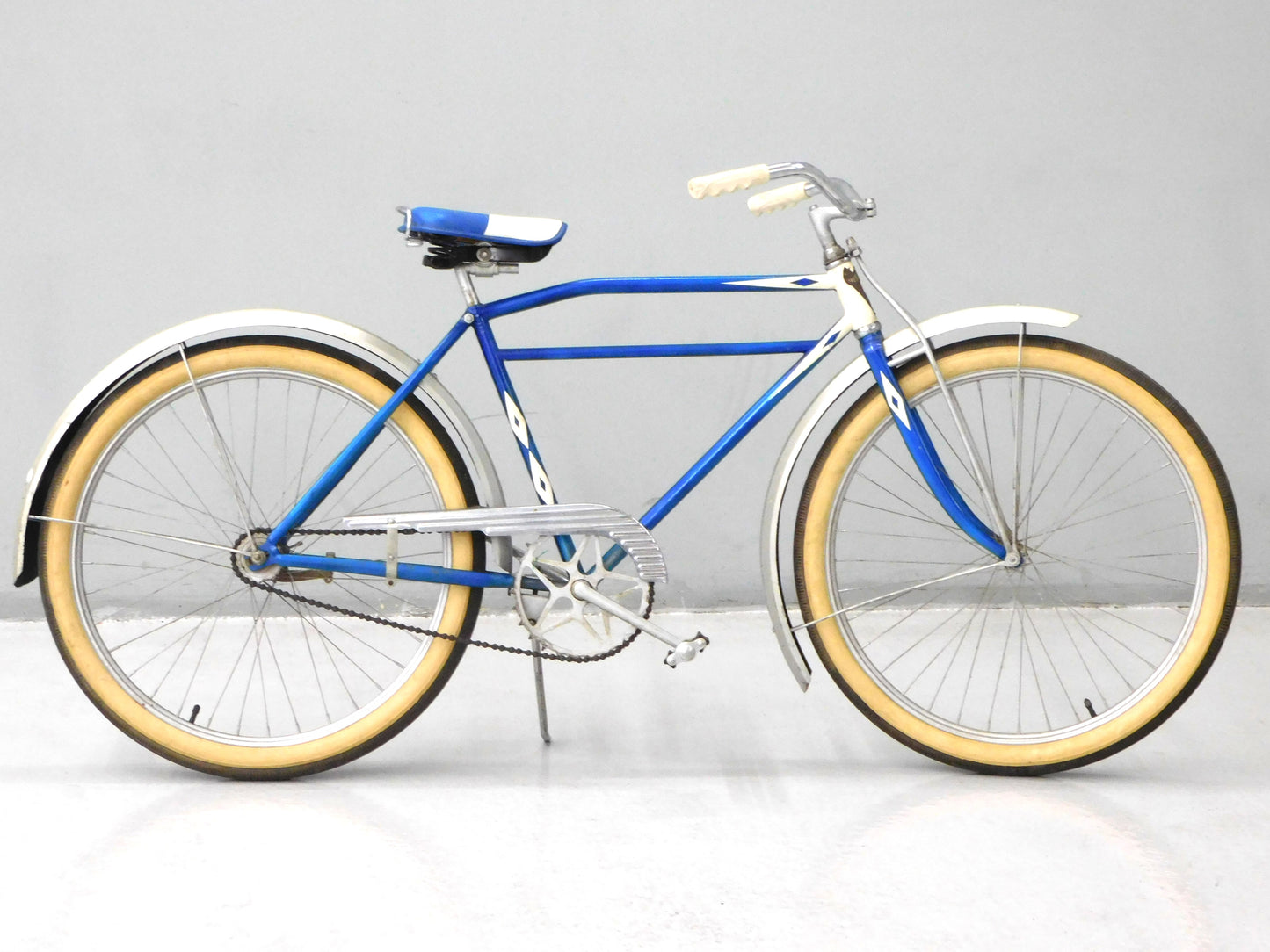 STK 10426  1930s Iver Johnson Bicycle