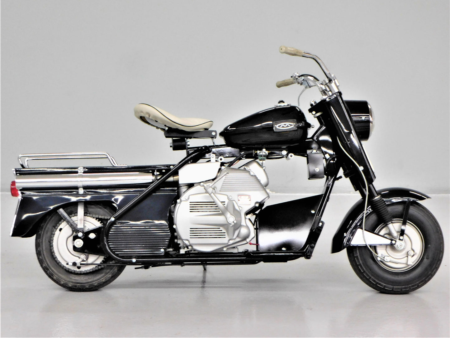1961 Cushman Super Silver Eagle