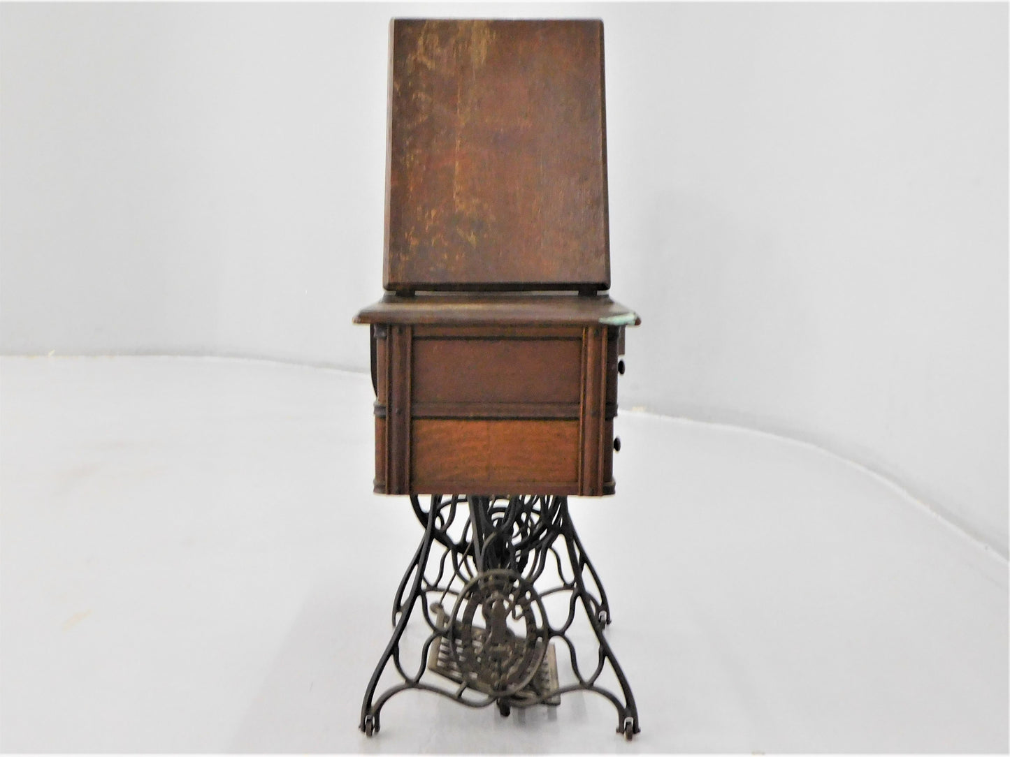 1920 Singer Sewing Machine