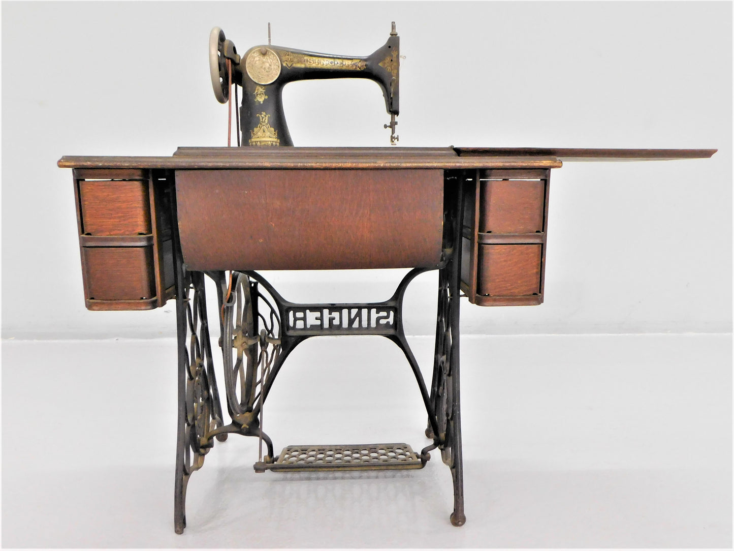 1920 Singer Sewing Machine