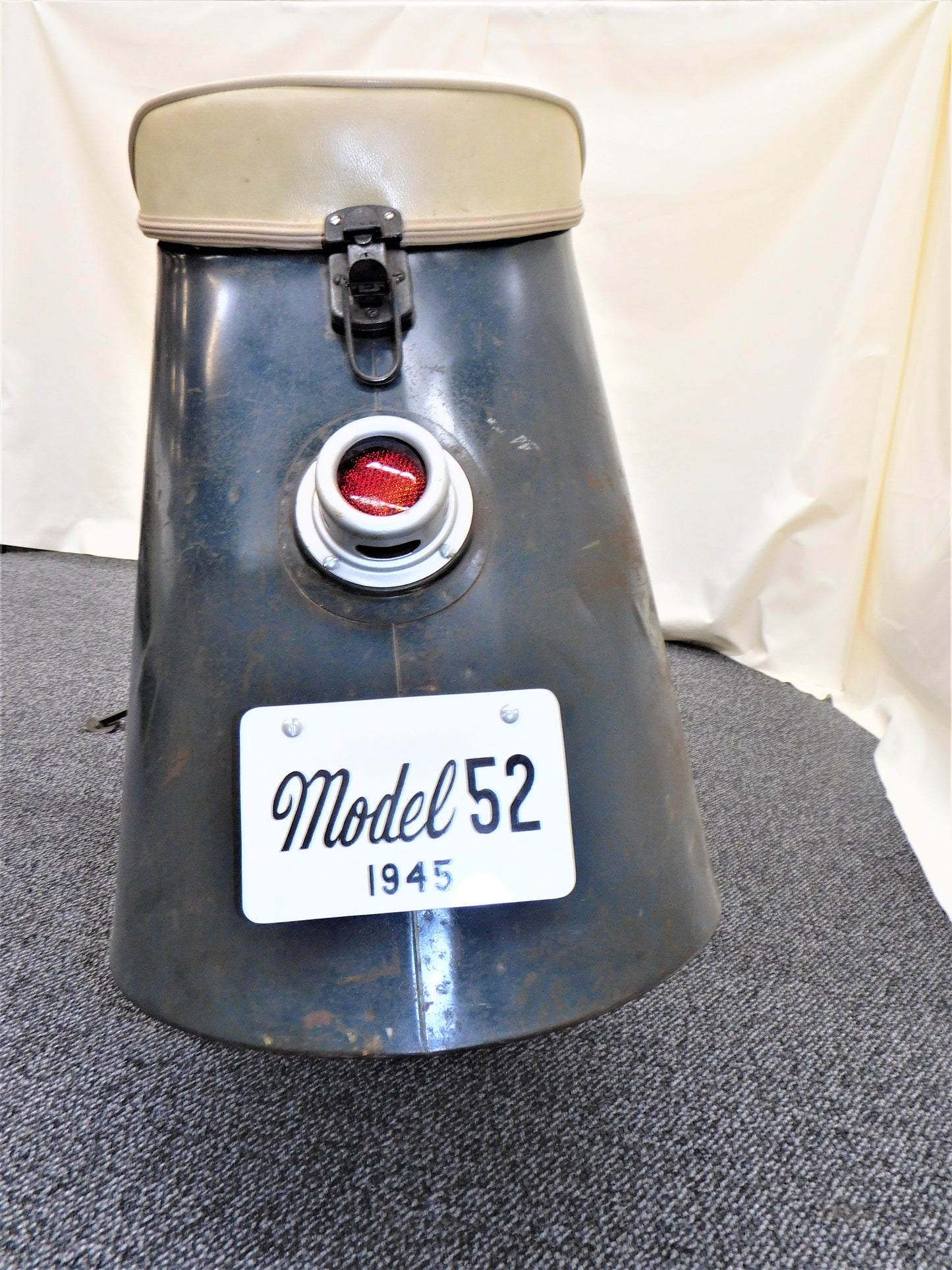 STK 10040  1946 Cushman Pacemaker Scooter