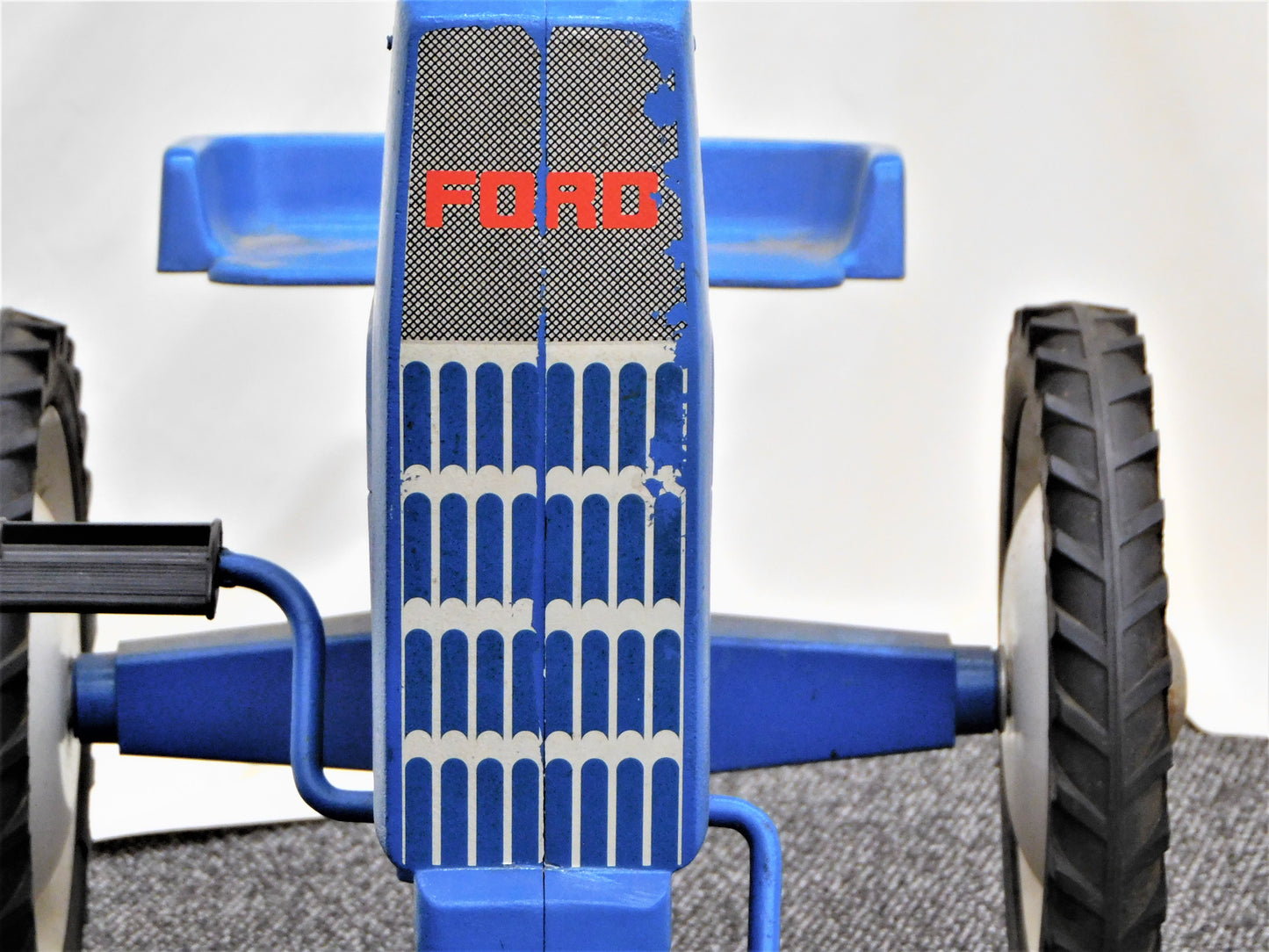 STK 10058 1968 Ford 8000 Pedal Tractor