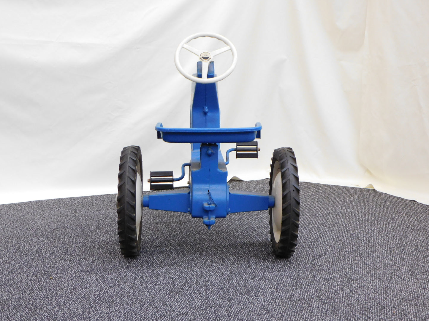 STK 10058 1968 Ford 8000 Pedal Tractor