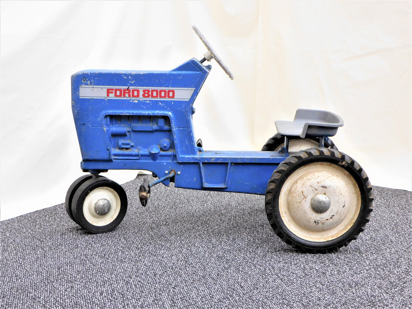 STK 10059 1968 Ford 8000 Pedal Tractor