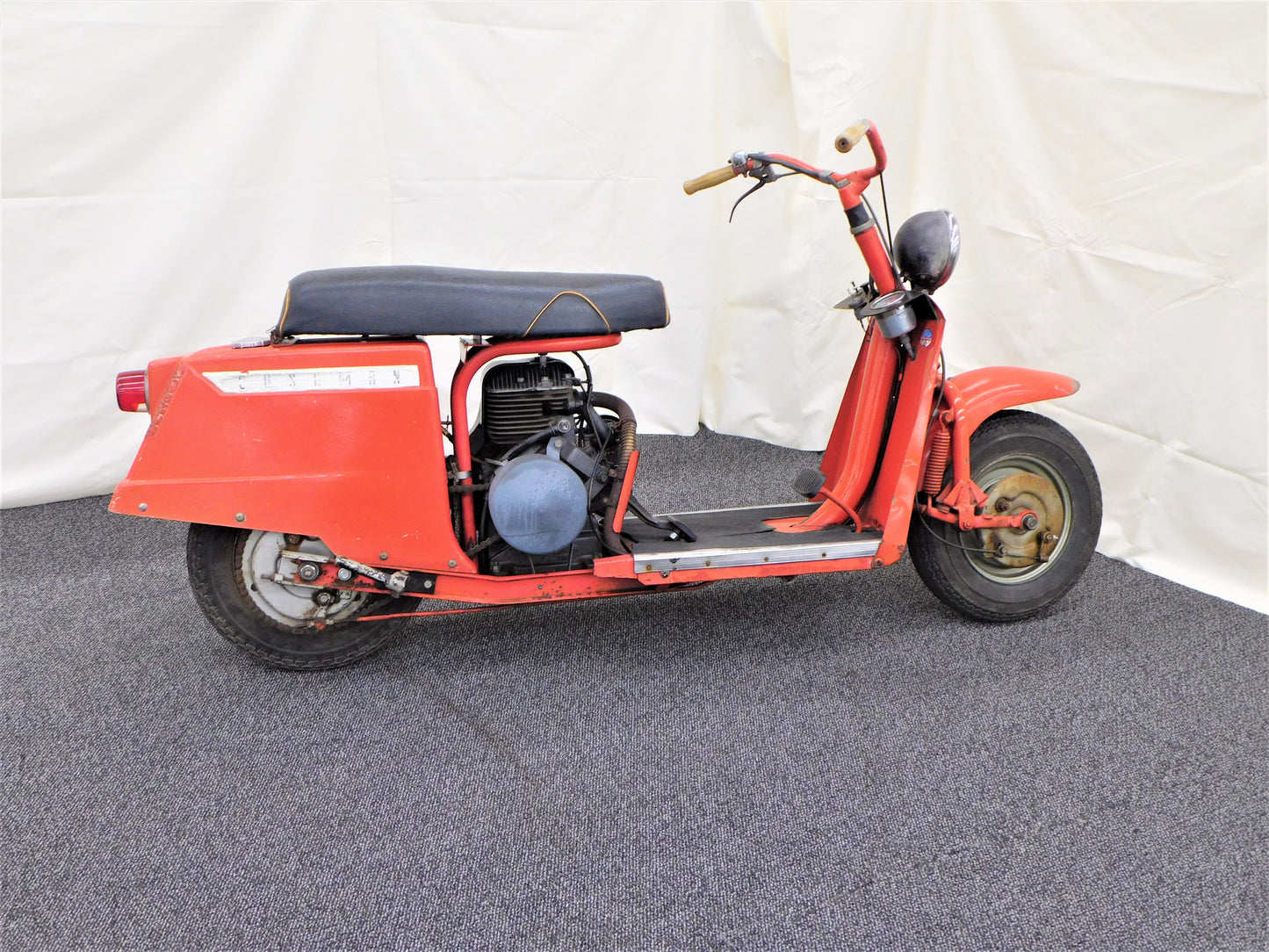 STK 10122 1963 Cushman Highlander Scooter