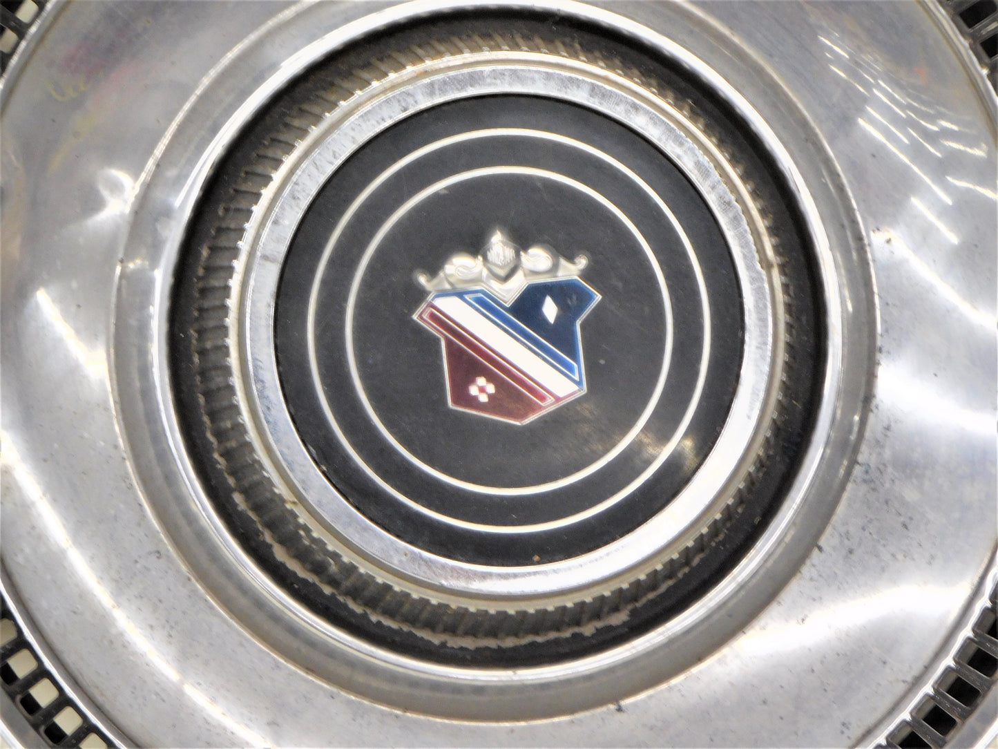 STK 10149  1974-76 Buick Hubcaps - Set of 4