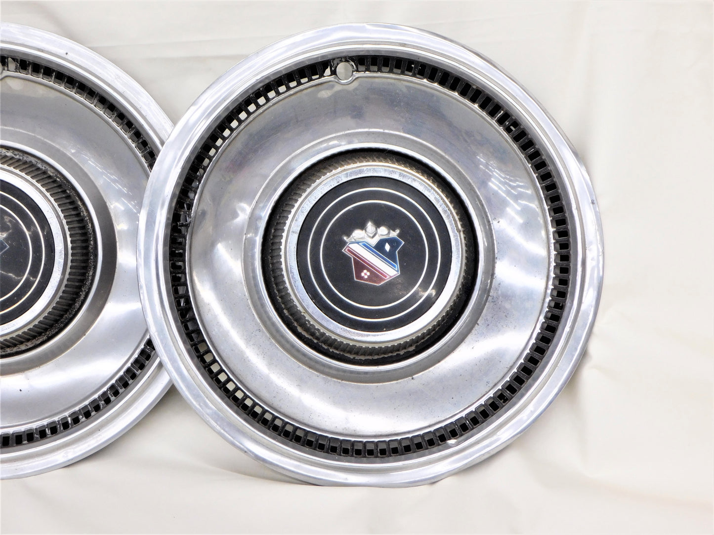 STK 10149  1974-76 Buick Hubcaps - Set of 4