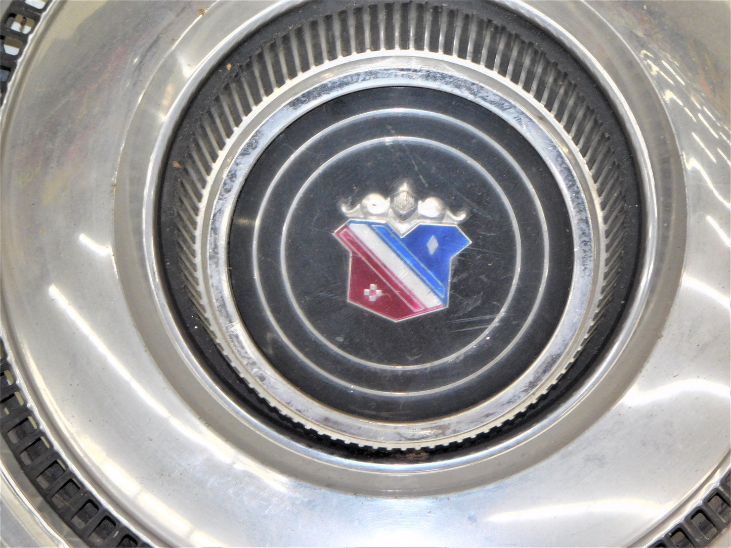 STK 10149  1974-76 Buick Hubcaps - Set of 4