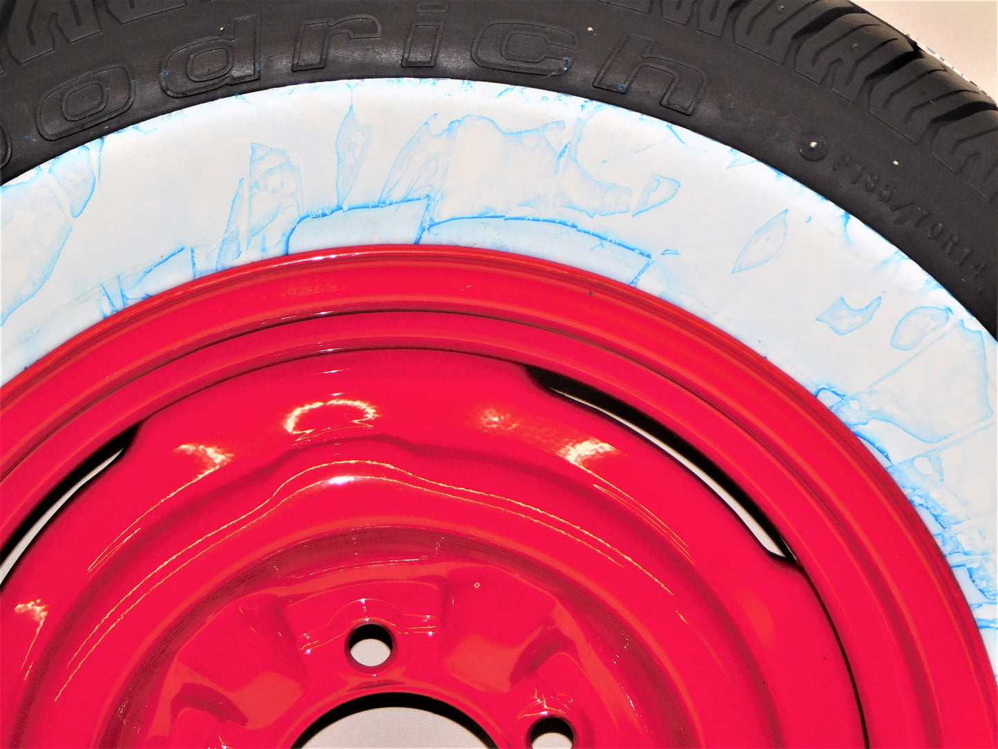 Ford Wheels & Tires/Fiesta Caps Full Set