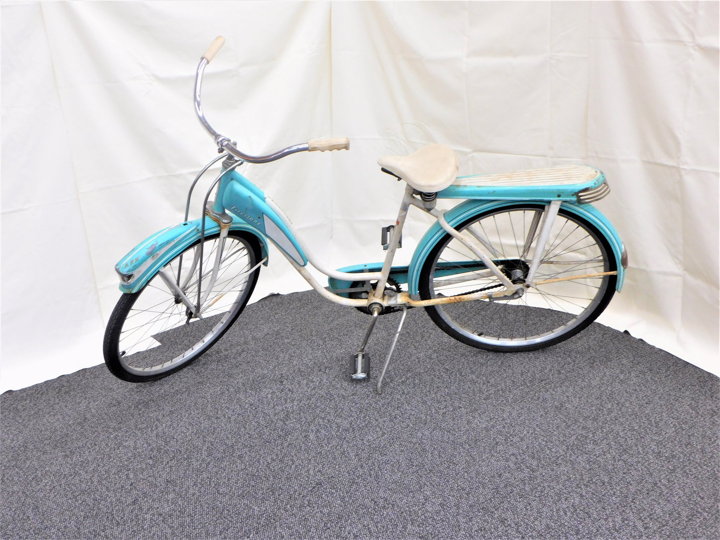 STK 10199 Firestone Deluxe Cruiser Bicycle