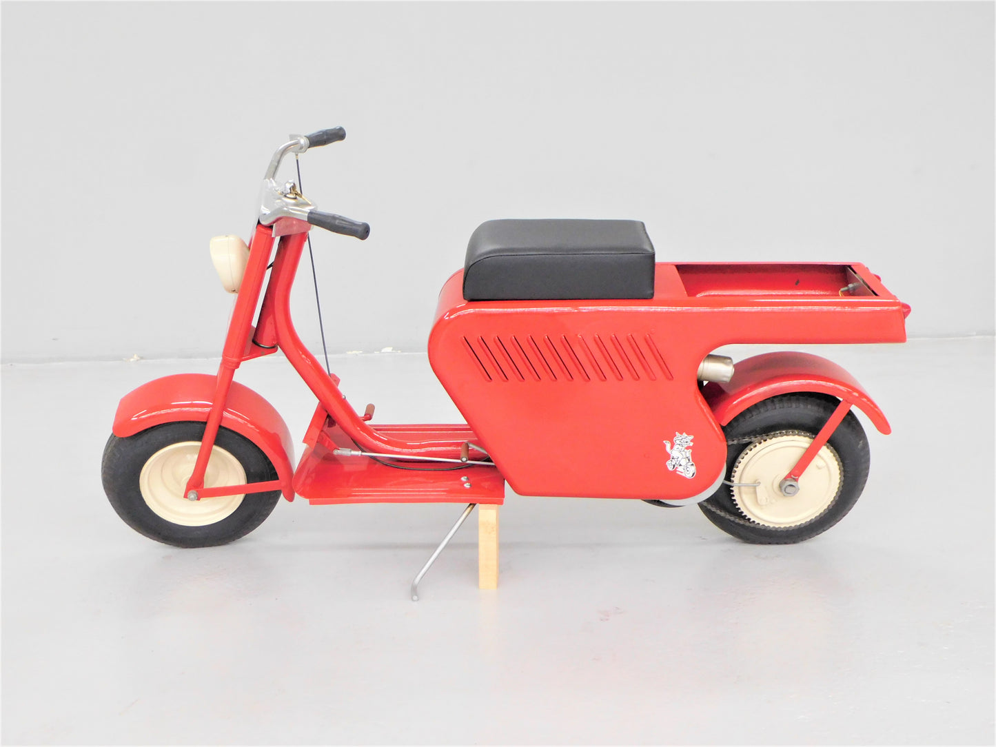STK 10235  1959 Skat-Kat Scooter