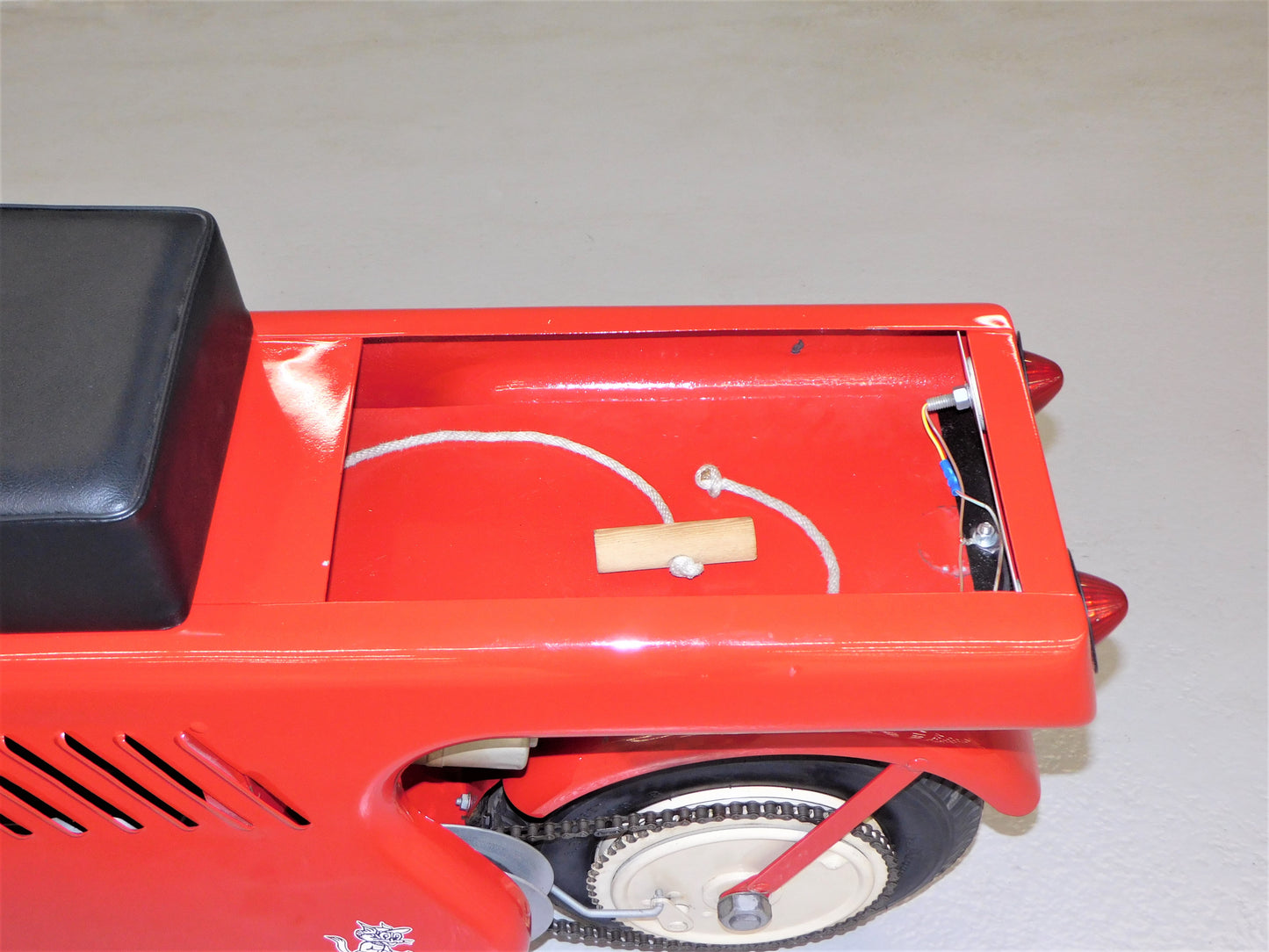 STK 10235  1959 Skat-Kat Scooter