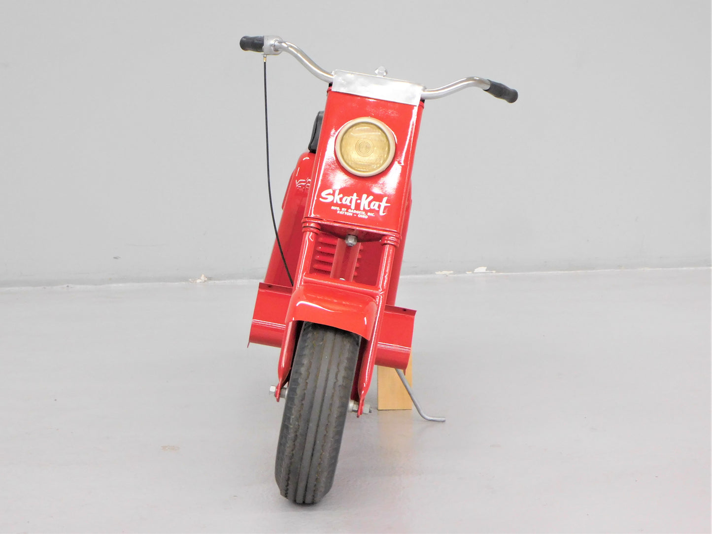 STK 10235  1959 Skat-Kat Scooter