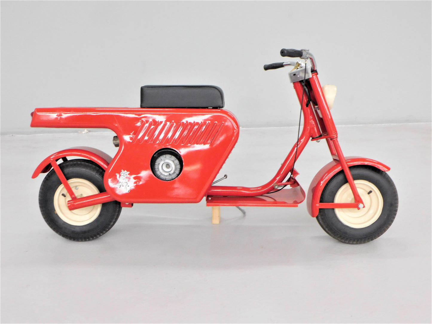 STK 10235  1959 Skat-Kat Scooter
