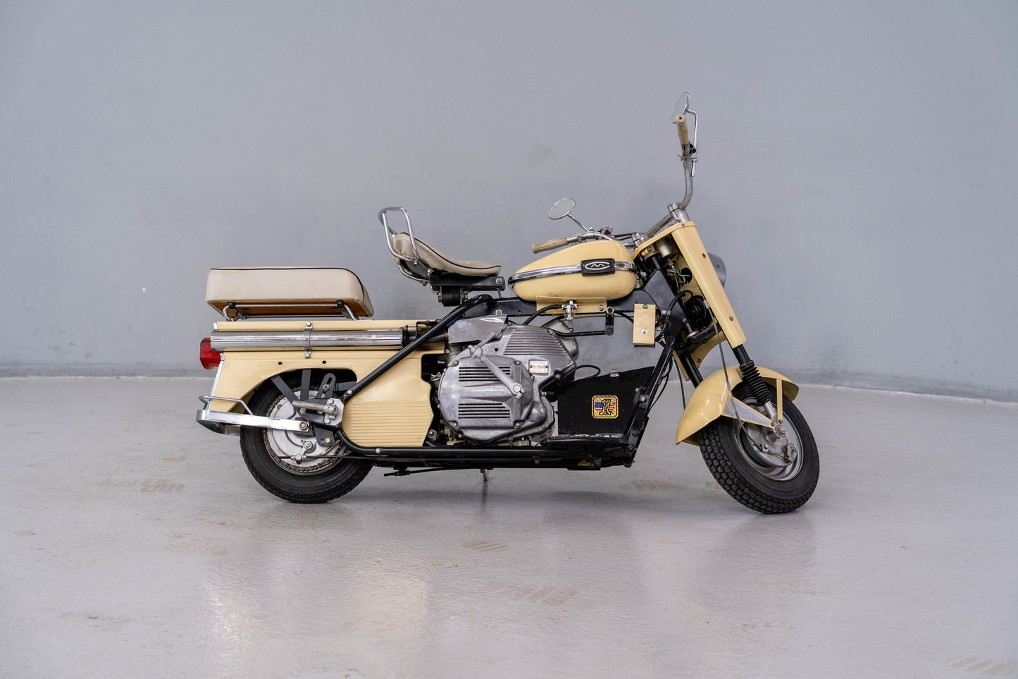 Stock #10473-1963 Cushman Super Silver Eagle