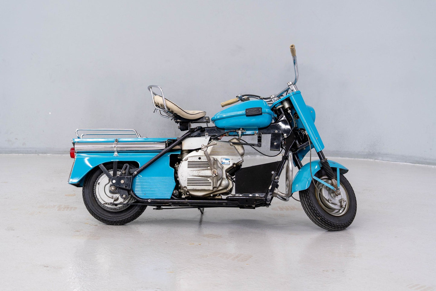 Stock #10474-1965 Cushman Super Silver Eagle