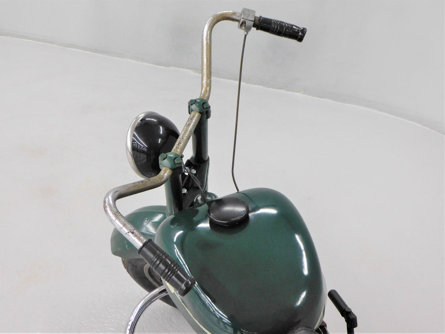 1950 Powell P-81 Scooter