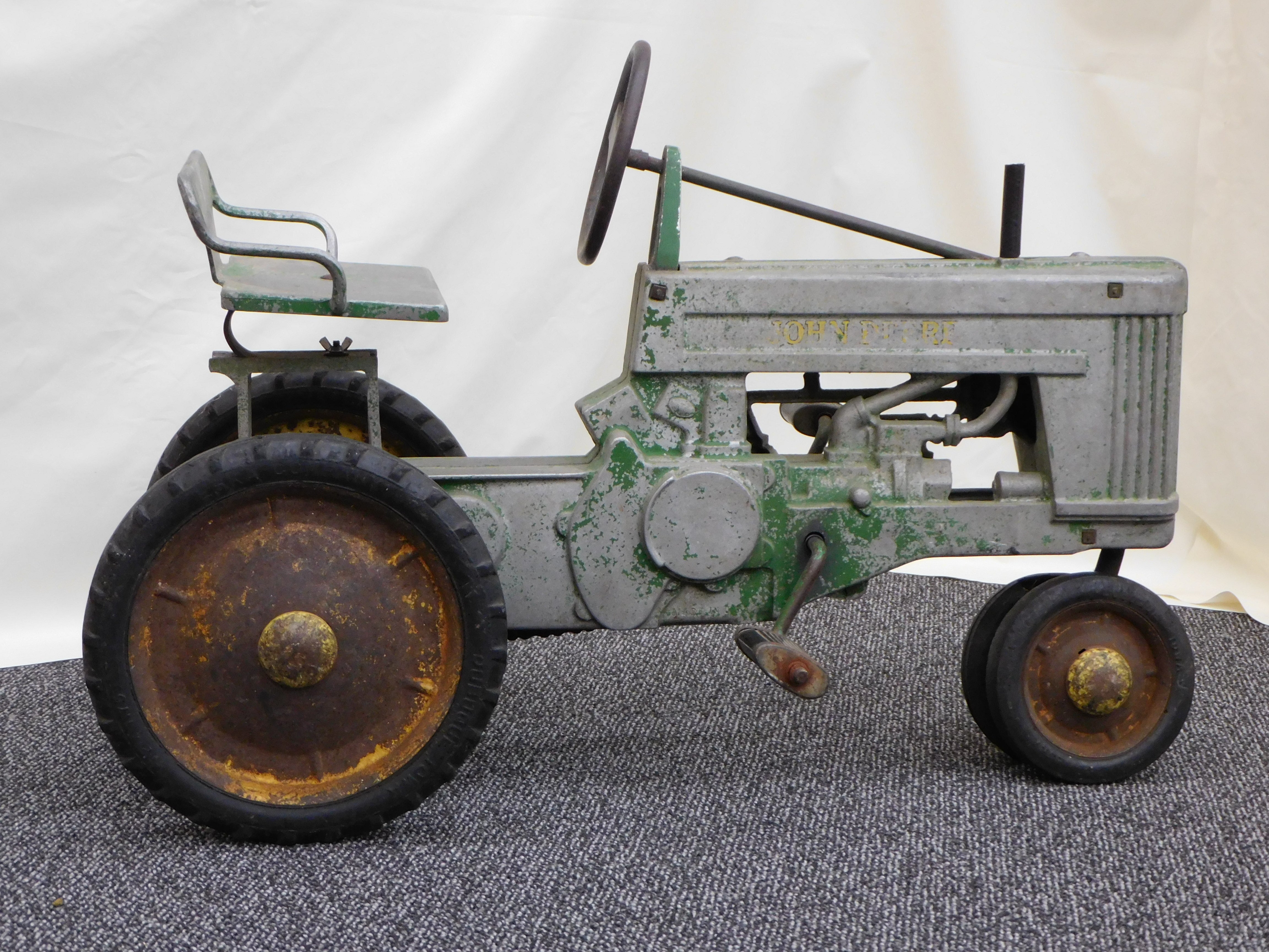 John deere small 60 cheap pedal tractor