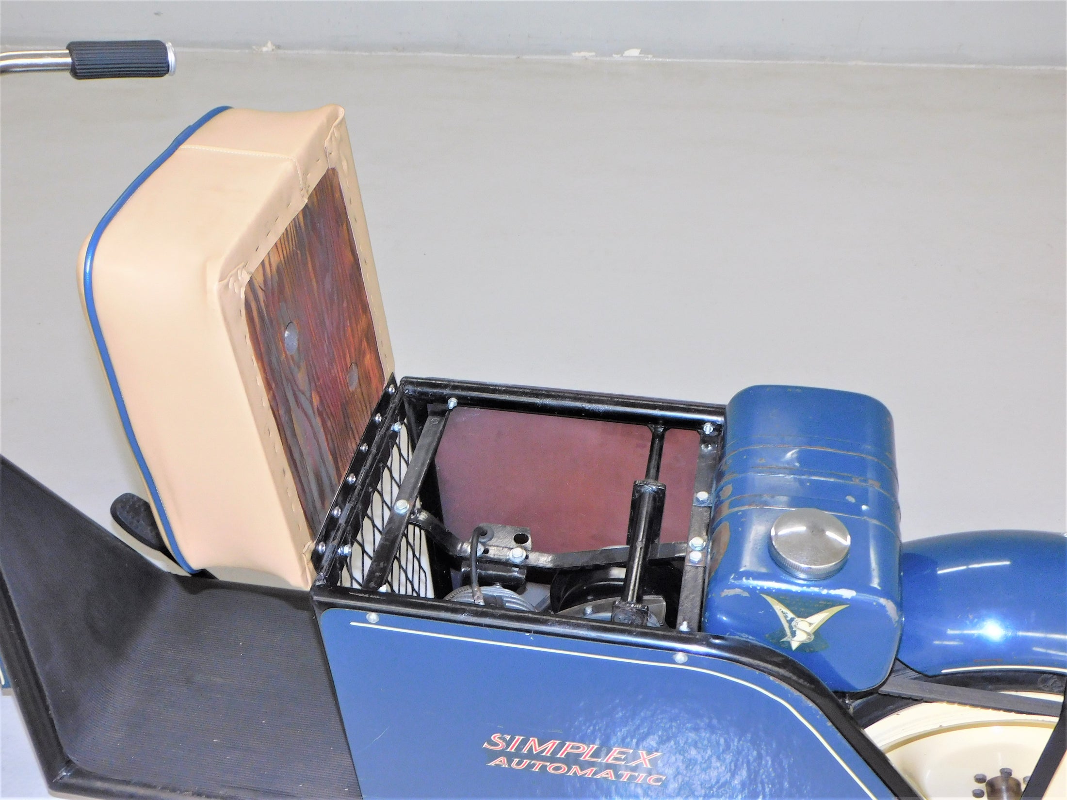 STK 10233 Late 1950's Simplex Automatic Scooter β Auto Barn Classic Cars